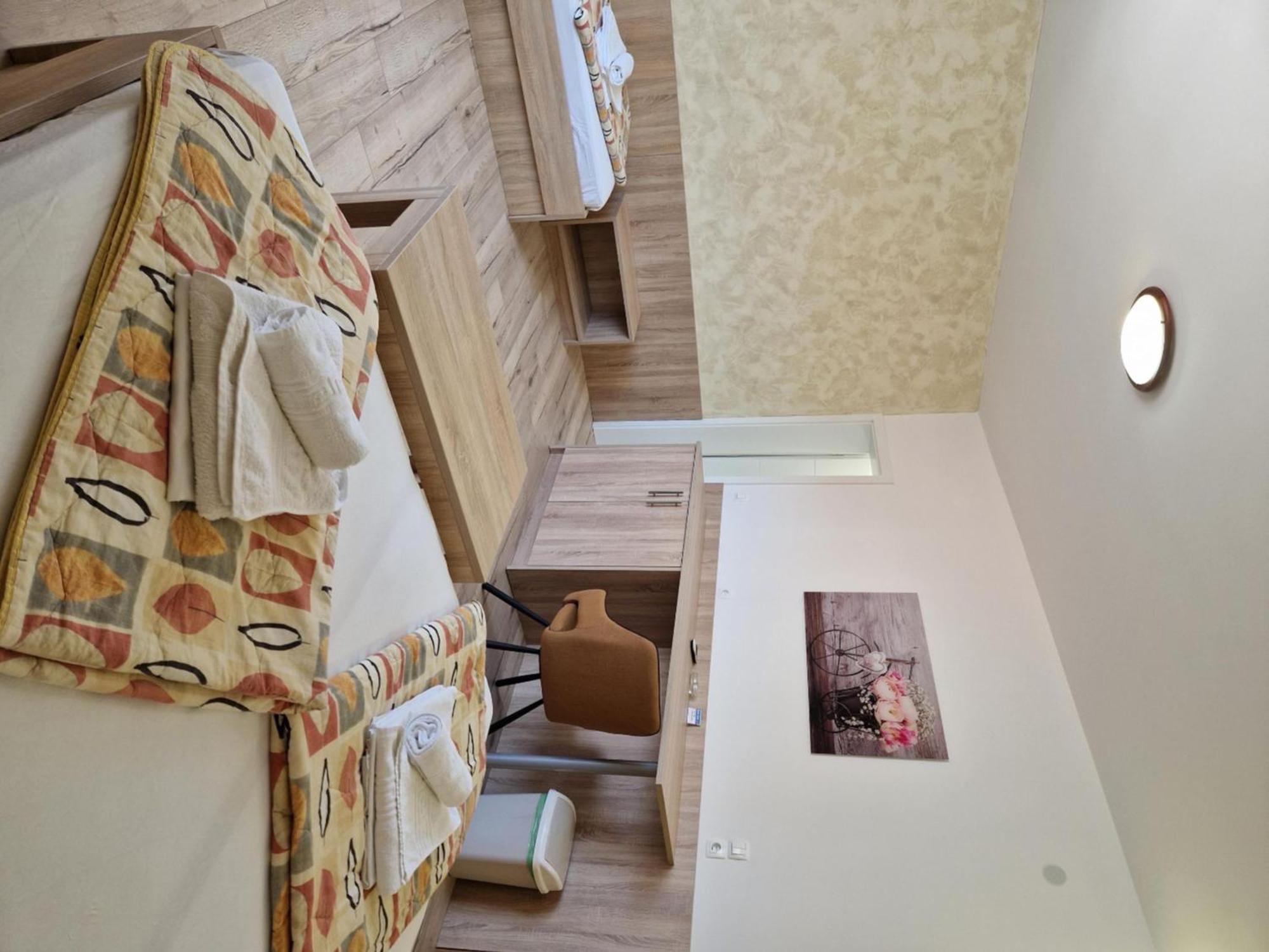 Apartment And Rooms Amenka Novalja Extérieur photo