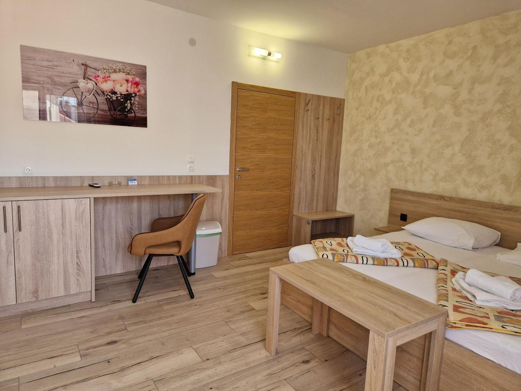 Apartment And Rooms Amenka Novalja Extérieur photo
