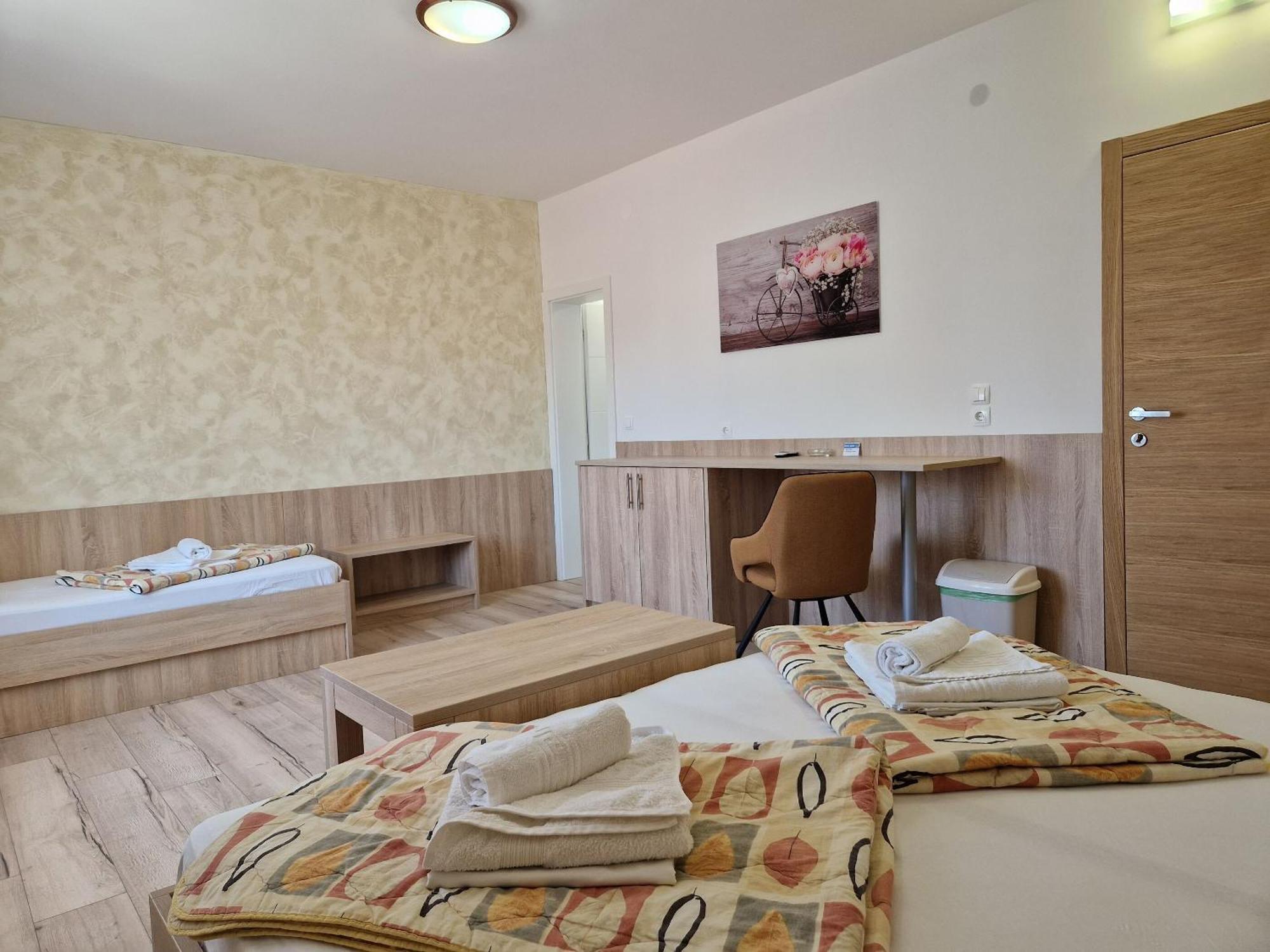 Apartment And Rooms Amenka Novalja Extérieur photo