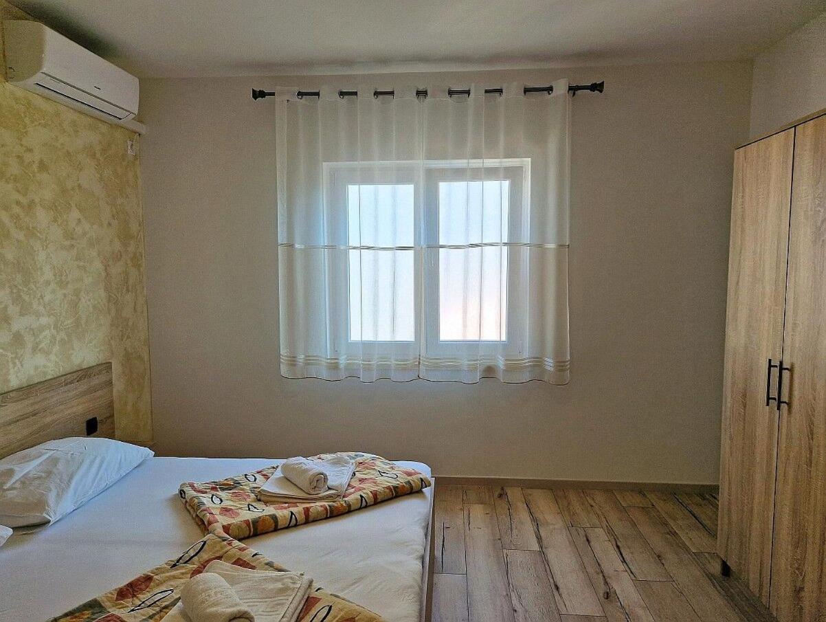 Apartment And Rooms Amenka Novalja Extérieur photo