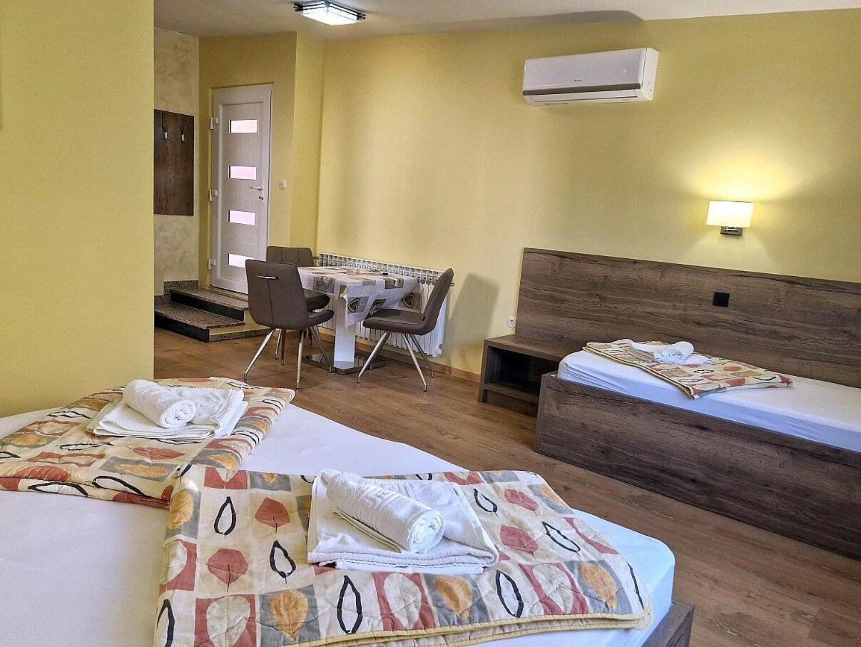 Apartment And Rooms Amenka Novalja Extérieur photo