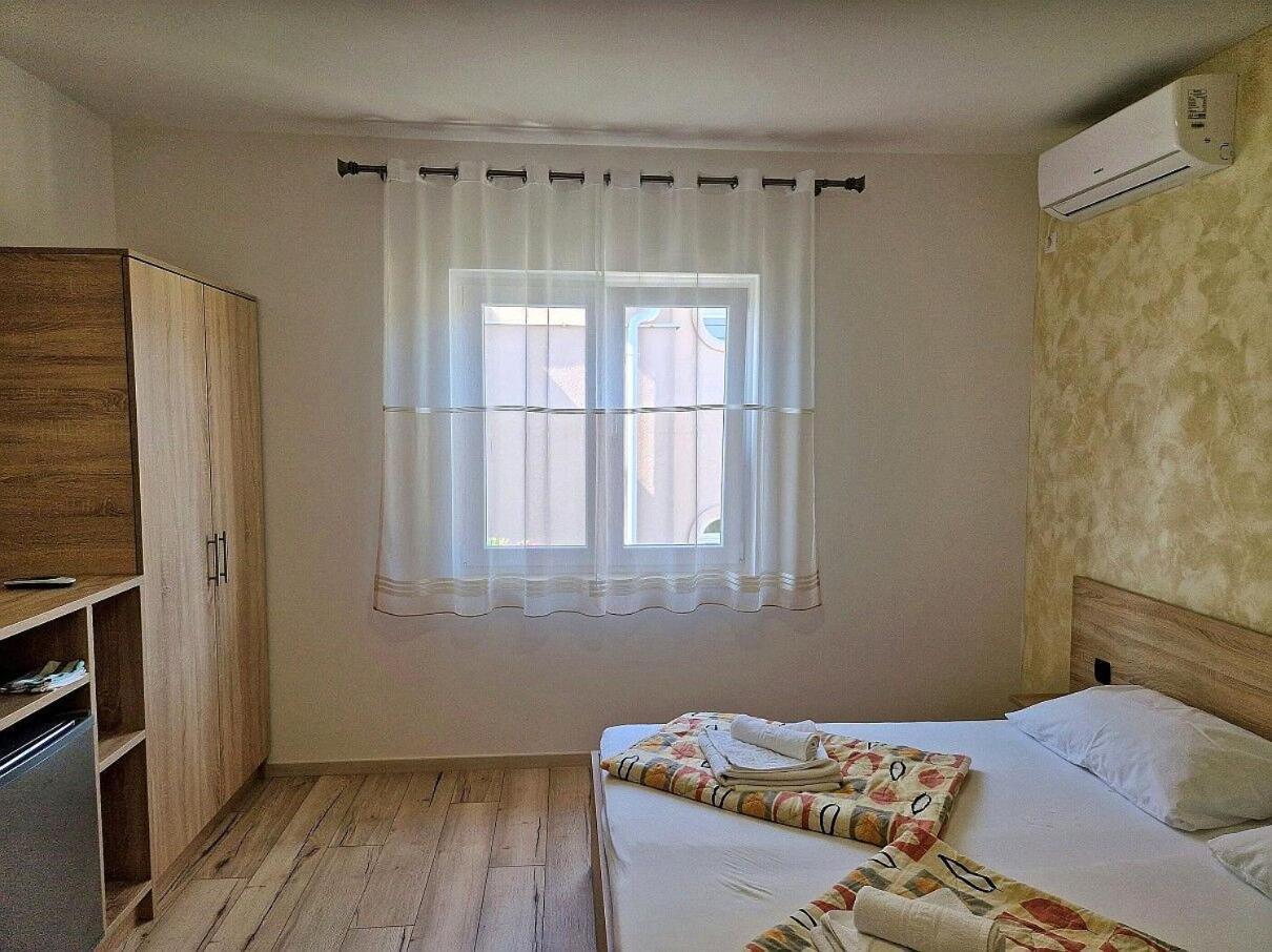 Apartment And Rooms Amenka Novalja Extérieur photo