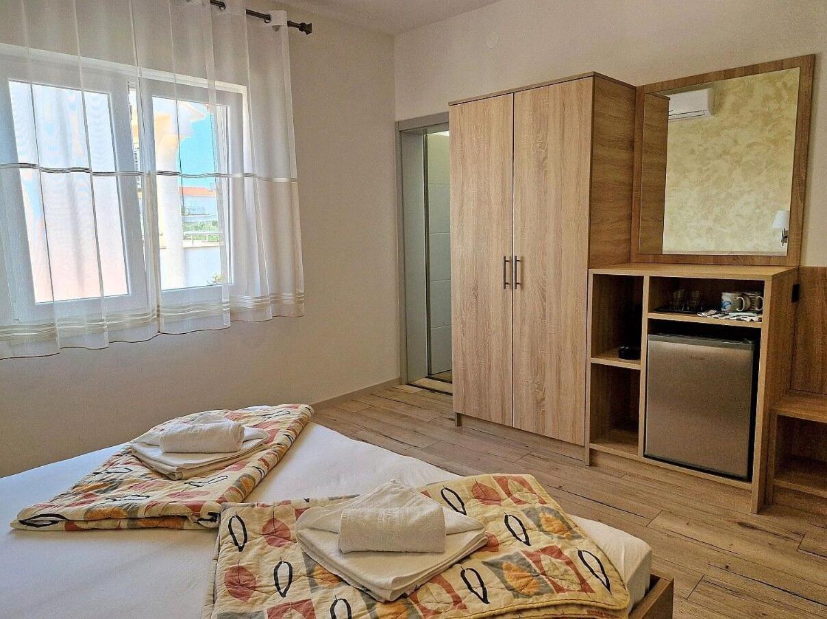 Apartment And Rooms Amenka Novalja Extérieur photo