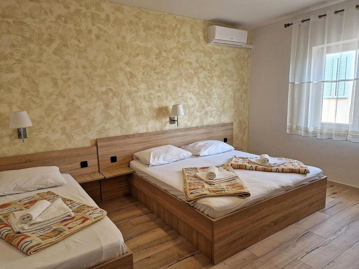 Apartment And Rooms Amenka Novalja Extérieur photo